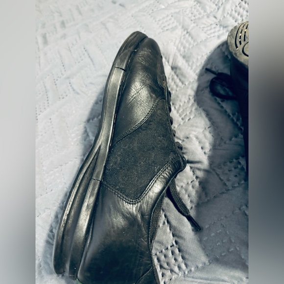 Classic Authentic Black Gucci Sneakers - Picture 12 of 16